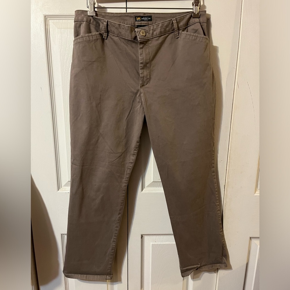 Lee Petites Straight Leg Relaxed Fit Mid Rise Pants Size 14